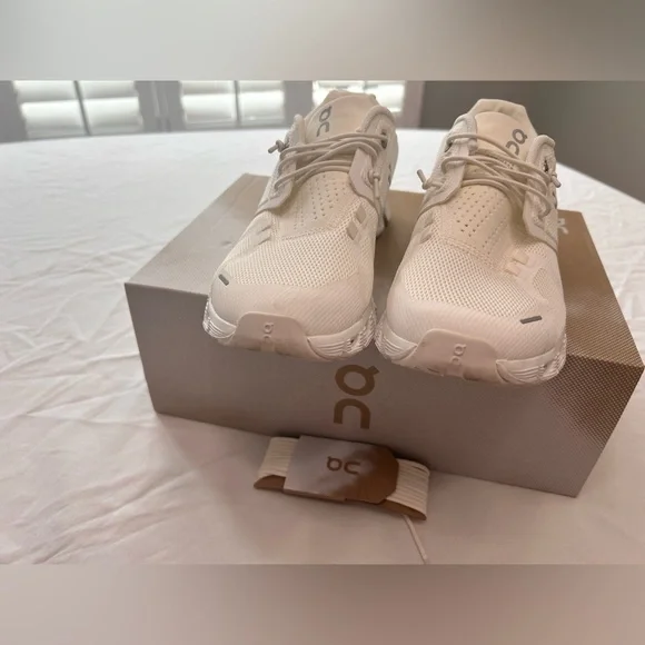 On Running Cloud 5 All White 59.98902 Running Shoes Women size 7 - Picture 10 of 13